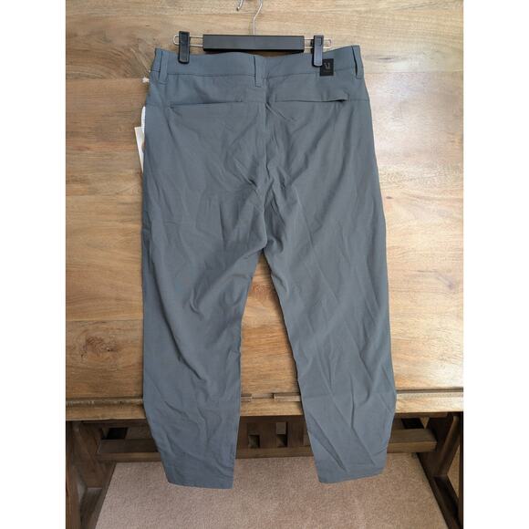 Vuori Aim Pants Mens 31 Smoked Gray Tailored Performance Tapered Stretch Comfort - Picture 2 of 3